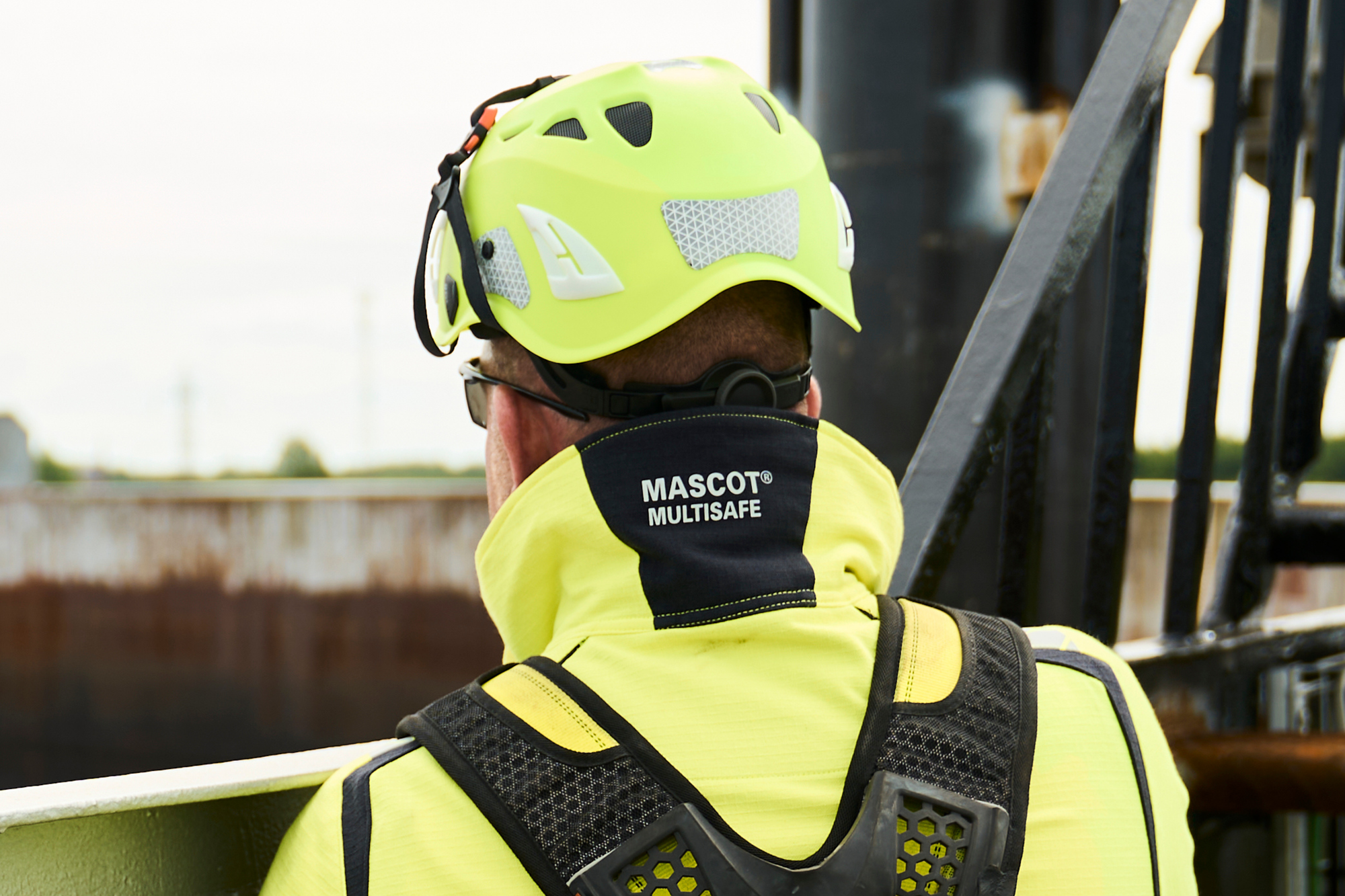 Protective Workwear with MASCOT® ACCELERATE MULTISAFE